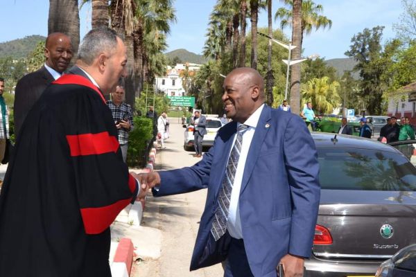 visite-embassade-zimbaboui-1546F54DF-3A28-07E8-0463-0D523537922C.jpg