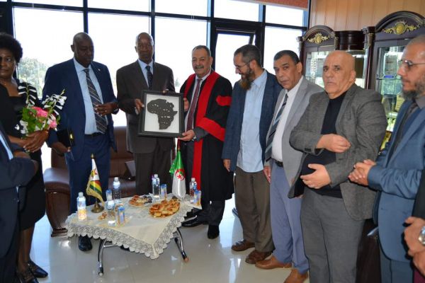 visite-embassade-zimbaboui-317CCEB8E-F5A5-2069-1ADB-784AD8C0B0D9.jpg