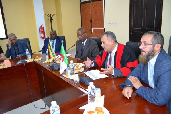 visite-embassade-zimbaboui-417D30B14-48AE-6364-B077-FA5C468871FB.jpg