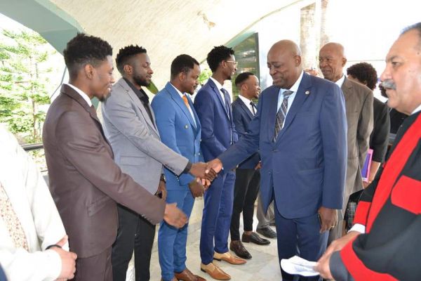 visite-embassade-zimbaboui-912954624-E906-7AE8-4ED9-D8DB208776D0.jpg